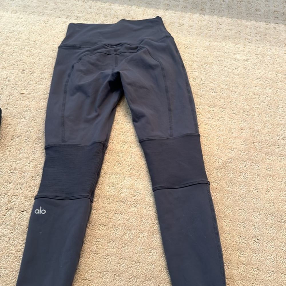 Alo yoga anthracite XS leggings - Picture 2 of 5